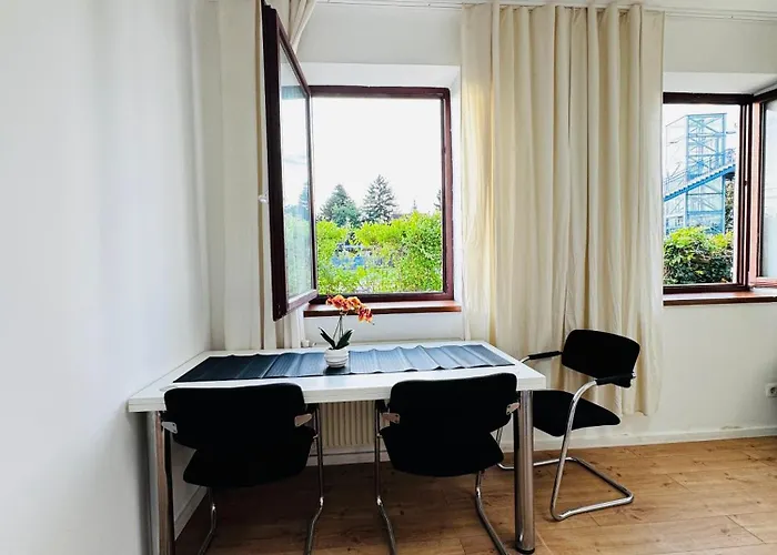 Simple 3 Bedroom With Outdoor Space Sleeps Up To 8 Viena