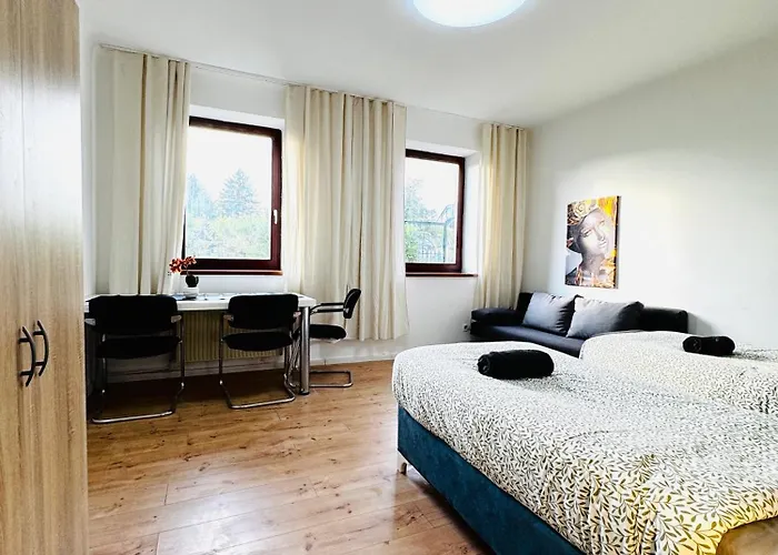 Simple 3 Bedroom With Outdoor Space Sleeps Up To 8