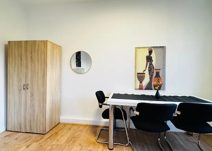 Simple 3 Bedroom With Outdoor Space Sleeps Up To 8 Apartamento