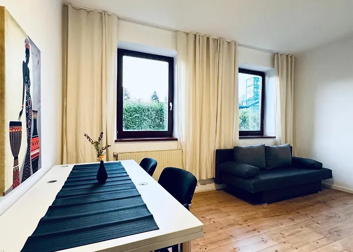 Simple 3 Bedroom With Outdoor Space Sleeps Up To 8