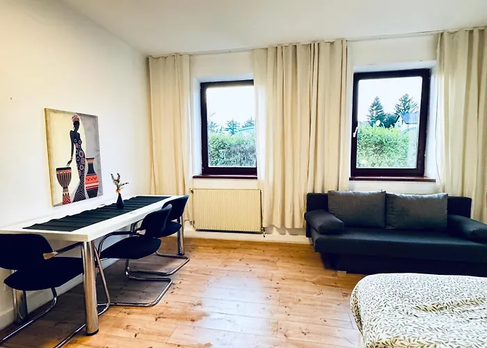 Simple 3 Bedroom With Outdoor Space Sleeps Up To 8 *
