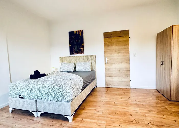 Simple 3 Bedroom With Outdoor Space Sleeps Up To 8 Apartamento *