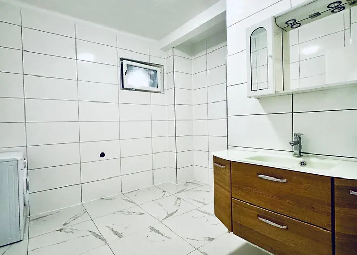 Apartamento Simple 3 Bedroom With Outdoor Space Sleeps Up To 8 *