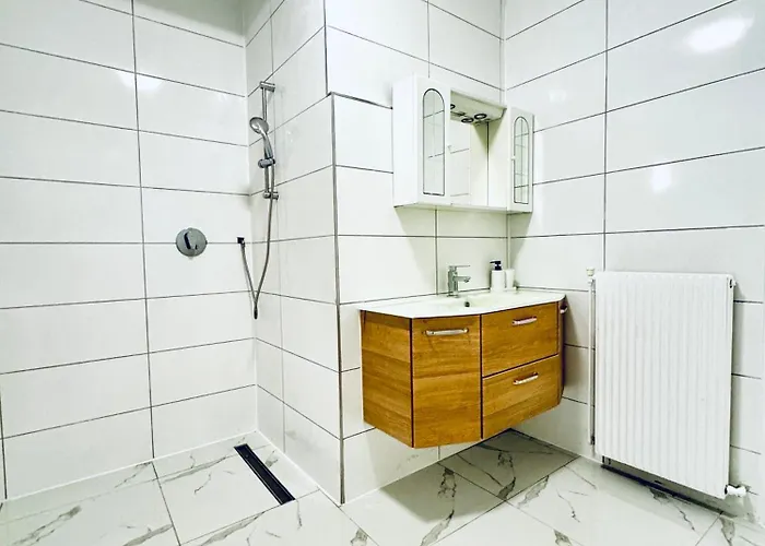 Apartamento Simple 3 Bedroom With Outdoor Space Sleeps Up To 8 *